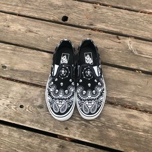 Skull Paisley Slip On Vans size W8.5